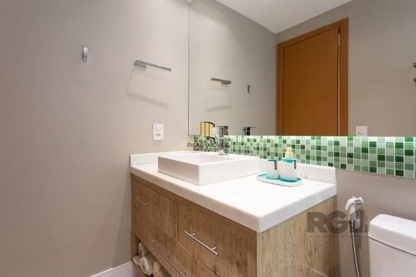 Apartamento em Porto Alegre, no bairro Cavalhada, com 3 dormitório(s), e 3 banhe