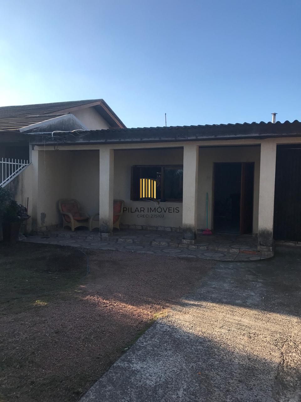 CASA COM 3 DORMITORIOS 3 BANHEIROS E 6 VAGAS DE GARAGEM, PATIO GRANDE