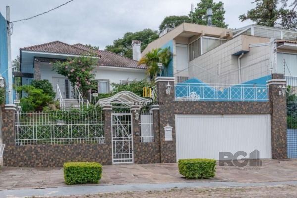 Casa em Porto Alegre, no bairro Vila Assunção, com 3 dormitório(s), e 3 banheiro - Pilar Imóveis