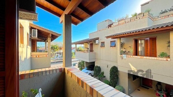 Casa Condominio em Porto Alegre, no bairro Guarujá, com 2 dormitório(s), e 2 ban