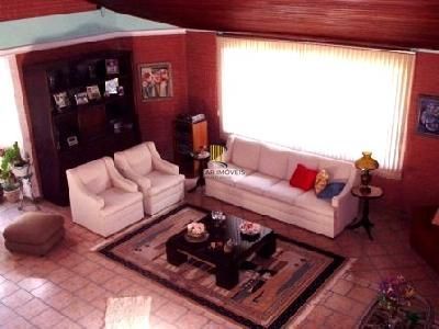 Casa em Porto Alegre, no bairro Jardim Isabel, com 4 dormitório(s), à venda.