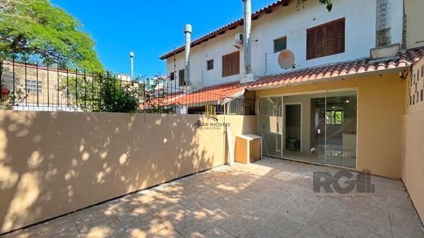 Residência no bairro Guarujá, com 3 dormitório(s), e 3 banheiros, à venda.