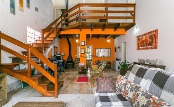 Ótima casa em rua tranquila.