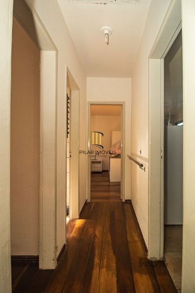 Casa em Porto Alegre, no bairro Vila Nova, com 6 dormitório(s), e 6 banheiros, à