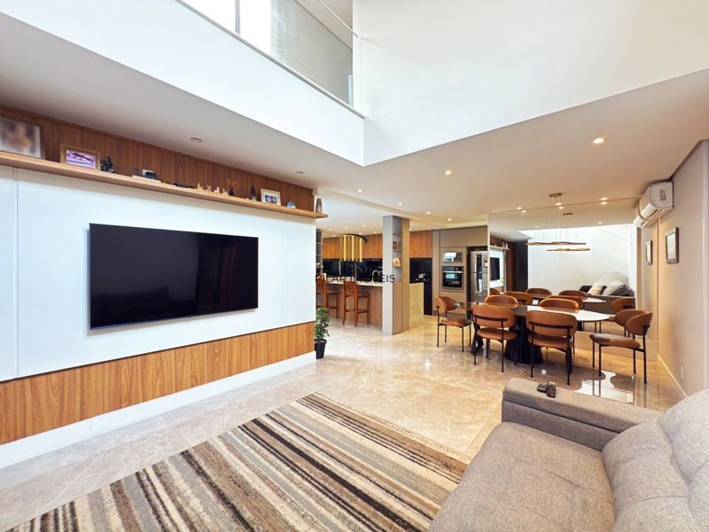 Casa contemporânea, 4 d, sendo 2 suítes, uma no térreo,206 m² , bairro tristeza