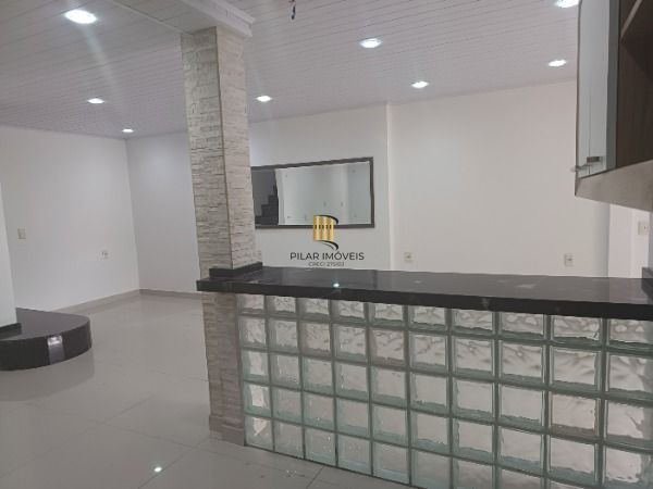 Casa em Porto Alegre, no bairro Restinga, com 4 dormitório(s), e 4 banheiros, à 