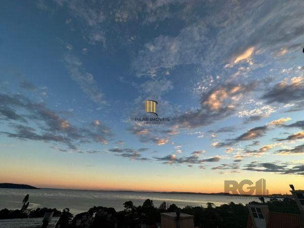 Casa Condominio em Porto Alegre, no bairro Tristeza, com 3 dormitório(s), e 3 ba
