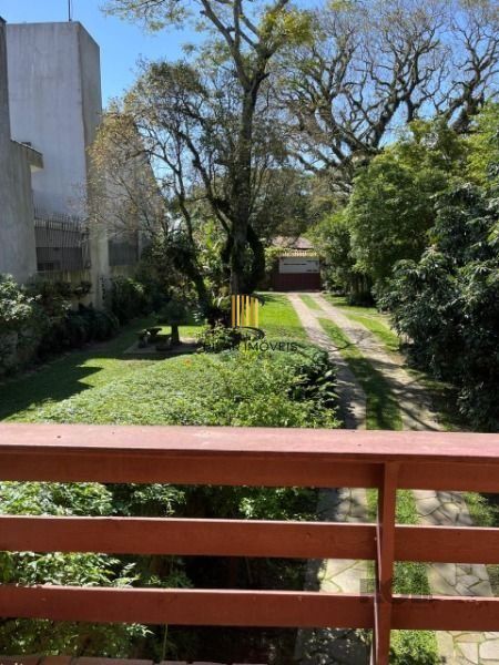 Casa em Porto Alegre, no bairro Vila Assunção, com 3 dormitório(s), à venda.