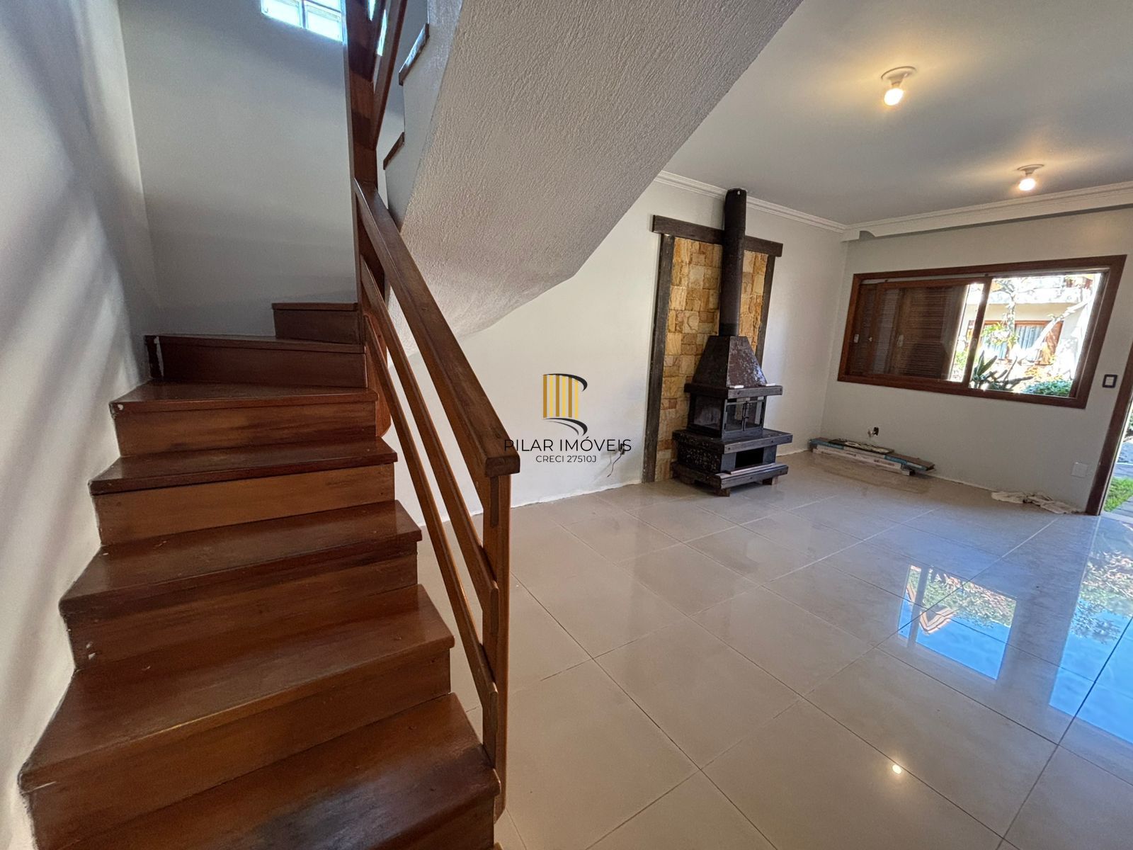 Resodência com 4 dormitórios em condomínio com Energia Solar Privativa.