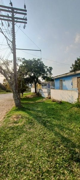 Casa em Porto Alegre, no bairro Espírito Santo, com 2 dormitório(s), à venda.