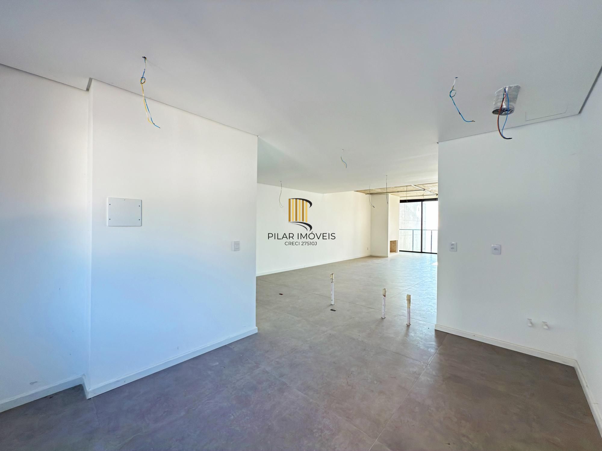 Belíssimo apartamento com 230,6m2, 3 suítes e 4 vagas de garagem. Projeto diferenciado e vista deslumbrante para o pôr do sol do Guaíba.