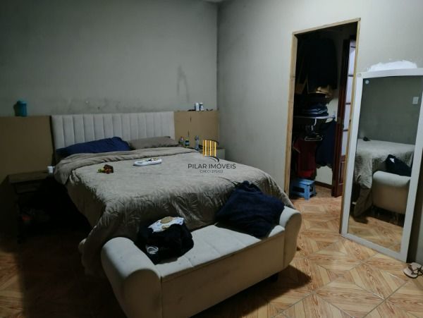 Casa em Porto Alegre, no bairro Vila Nova, com 4 dormitório(s), e 4 banheiros, à