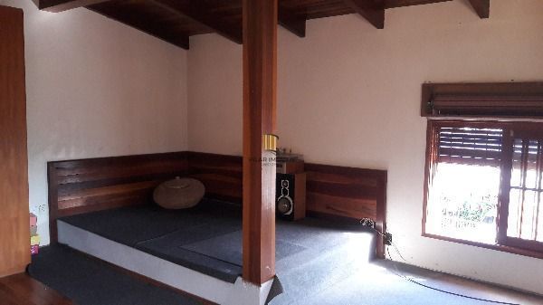 Casa em Porto Alegre, no bairro Aberta dos Morros, com 4 dormitório(s), e 4 banh