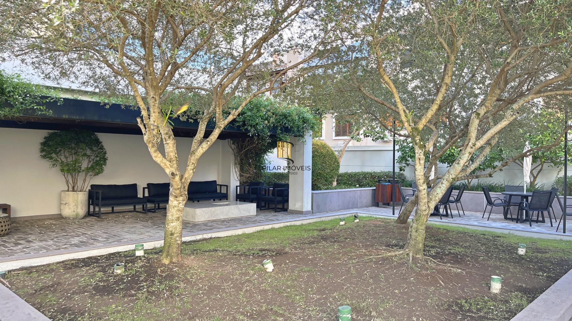 Apartamento NOVO, 100% mobiliado, com 149,84m² de área privativa, 3 suítes e 2 vagas de garagem.