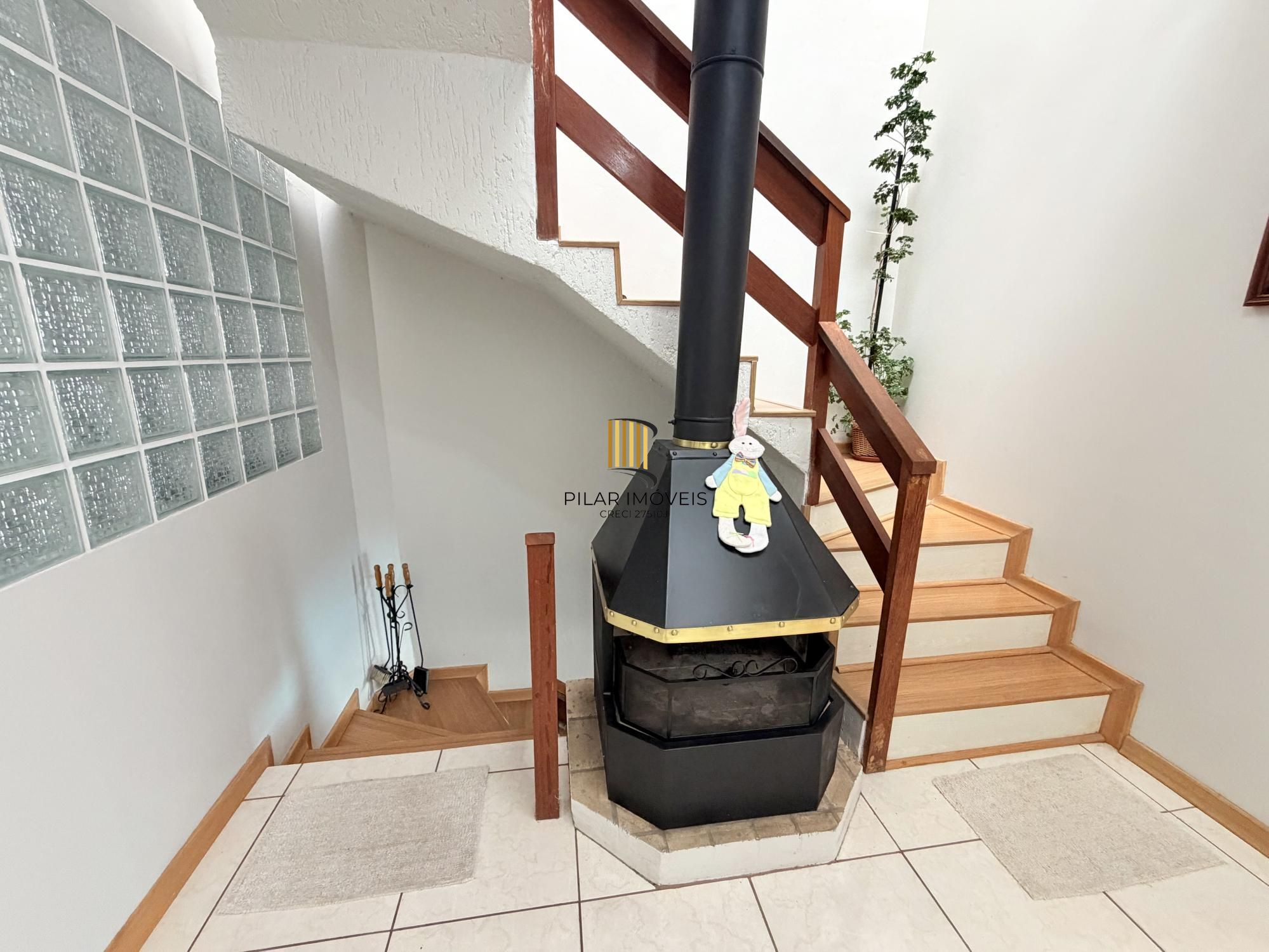 Casa 4 dormitórios no bairro Serraria