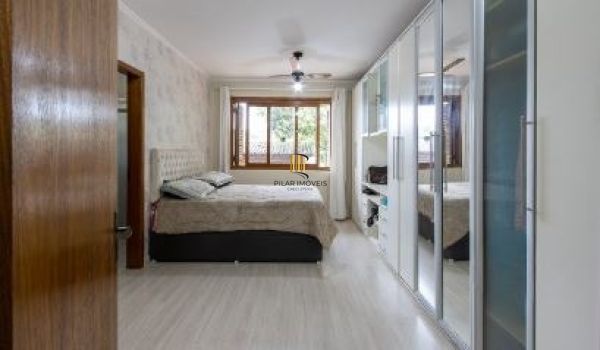 Casa em Porto Alegre, no bairro Ipanema, com 3 dormitório(s), e 3 banheiros, à v