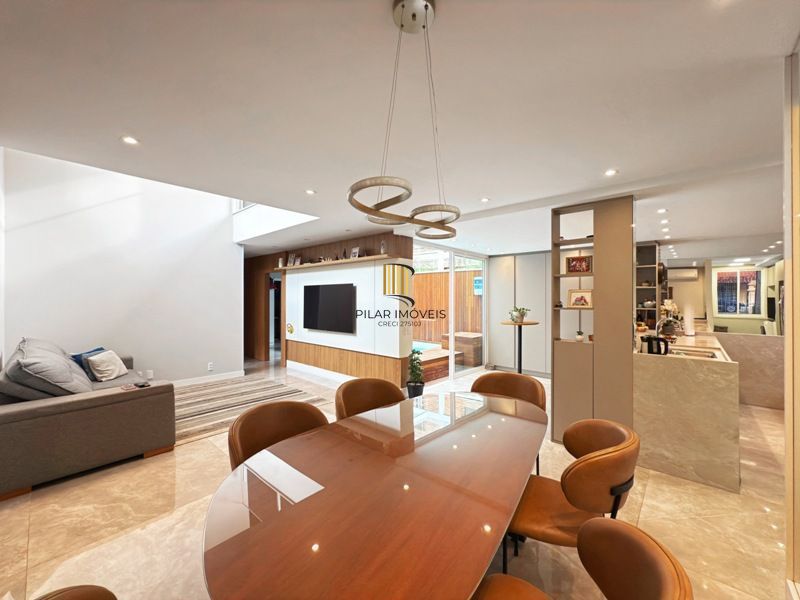 Casa contemporânea, 4 d, sendo 2 suítes, uma no térreo,206 m² , bairro tristeza