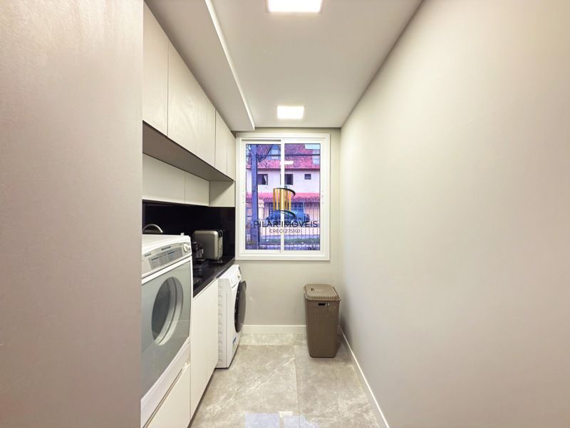 Casa contemporânea, 4 d, sendo 2 suítes, uma no térreo,206 m² , bairro tristeza