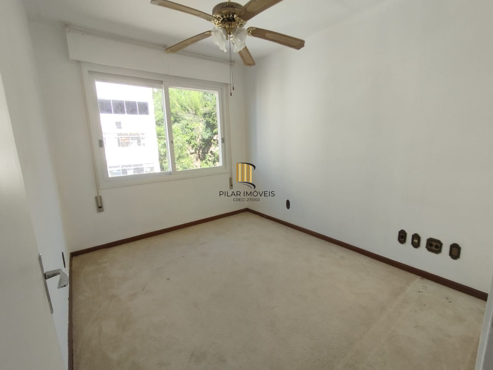 Apartamento 2 dormitórios, closet, 2 banheiros, dep. empregada vista, para o Gua