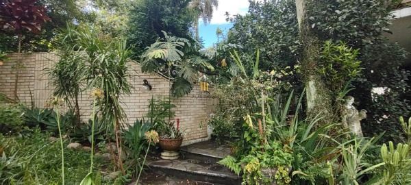 Casa em Porto Alegre, no bairro Jardim Isabel, com 5 dormitório(s), e 5 banheiro