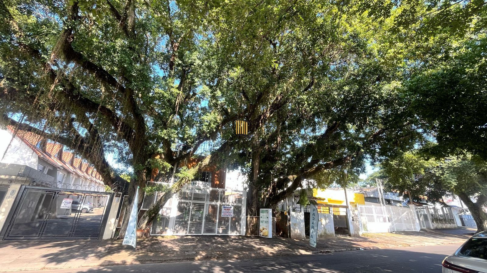 Excelente loja a venda bairro Tristeza, com 202m2. Aceita dação.