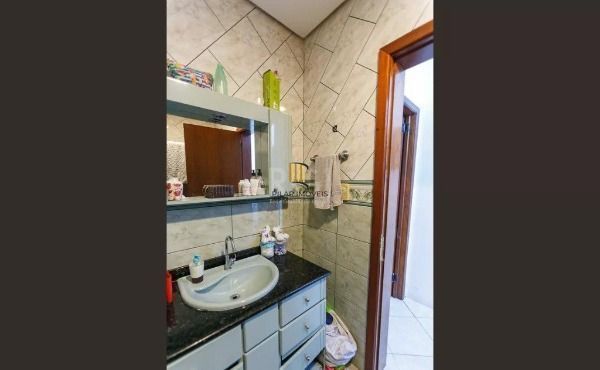 Casa em Porto Alegre, no bairro Cavalhada, com 5 dormitório(s), e 5 banheiros, à