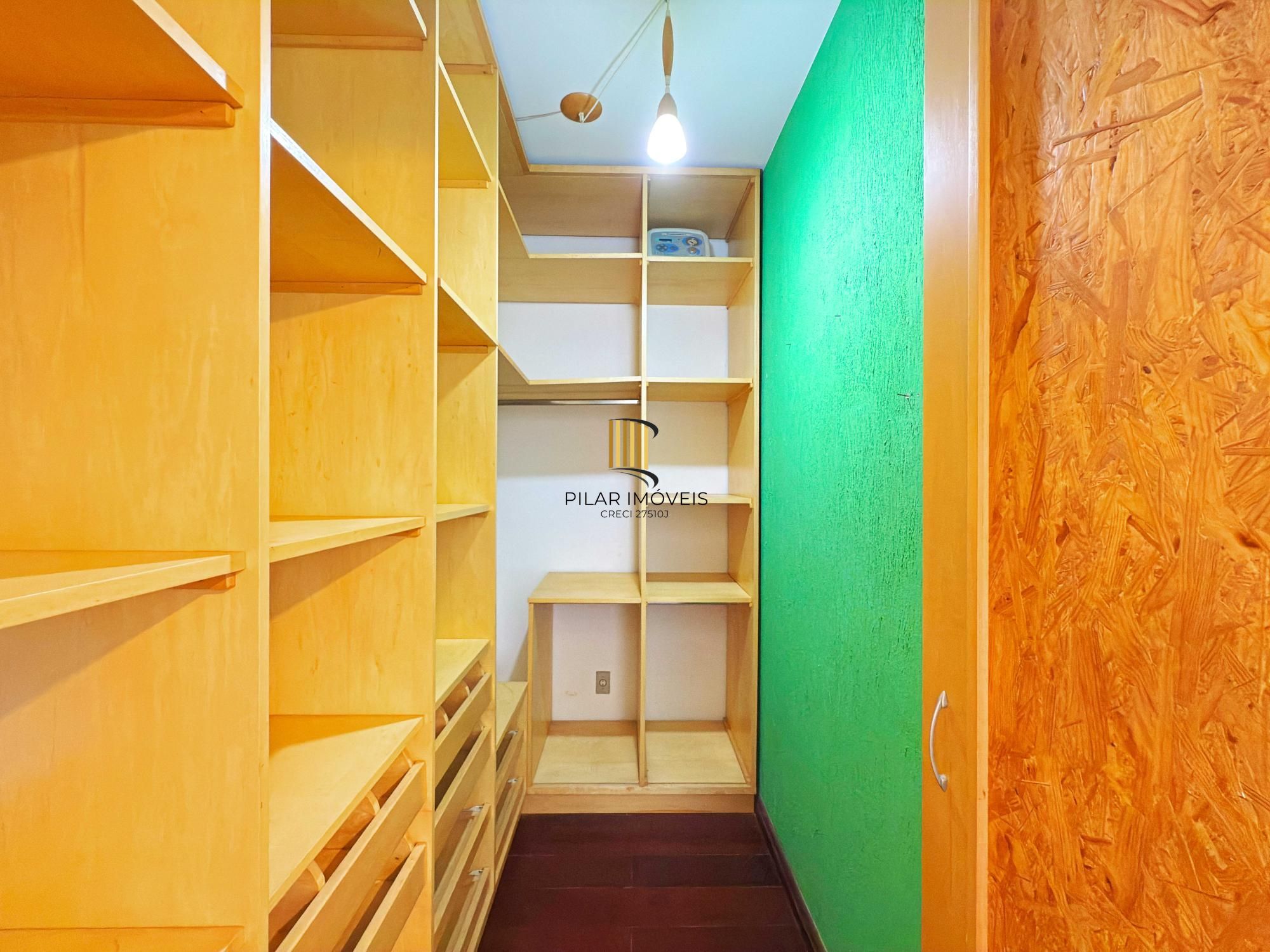 Casa 4 dormitórios no bairro Ipanema