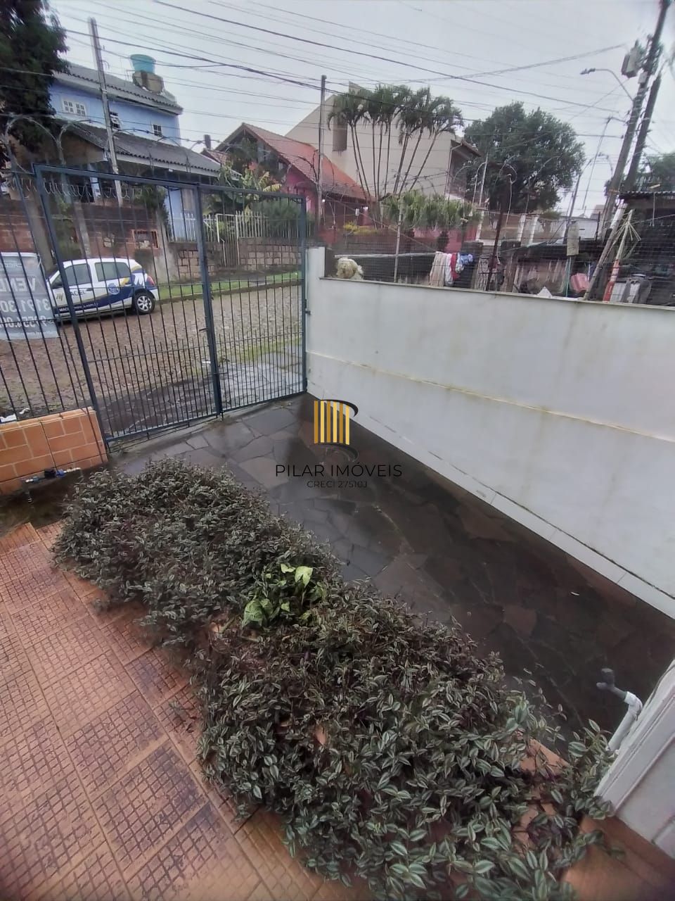 Casa em Porto Alegre, no bairro Nonoai, com 3 dormitório(s), e 3 banheiros, à ve