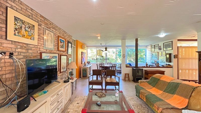 No condomínio Mountain Ville Residência 3 dormitórios.