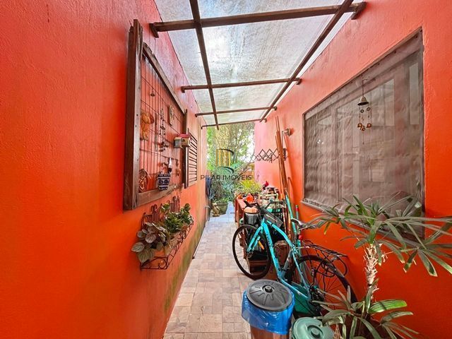 Ótima Residência com 3 dormitórios á venda no Bairro Ipanema.