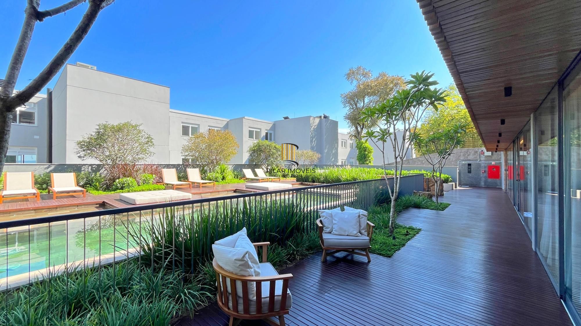 Belíssimo apartamento com 230,6m2, 3 suítes e 4 vagas de garagem. Projeto diferenciado e vista deslumbrante para o pôr do sol do Guaíba.