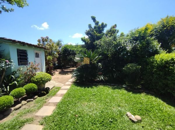 Casa em Porto Alegre, no bairro Vila Nova, com 2 dormitório(s), e 2 banheiros, à