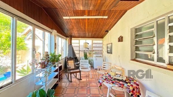Casa em Porto Alegre, no bairro Tristeza, com 4 dormitório(s), à venda.