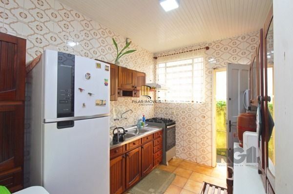 Casa em Porto Alegre, no bairro Ipanema, com 4 dormitório(s), e 4 banheiros, à v