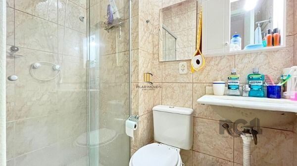 Casa em Porto Alegre, no bairro Ipanema, com 3 dormitório(s), e 3 banheiros, à v