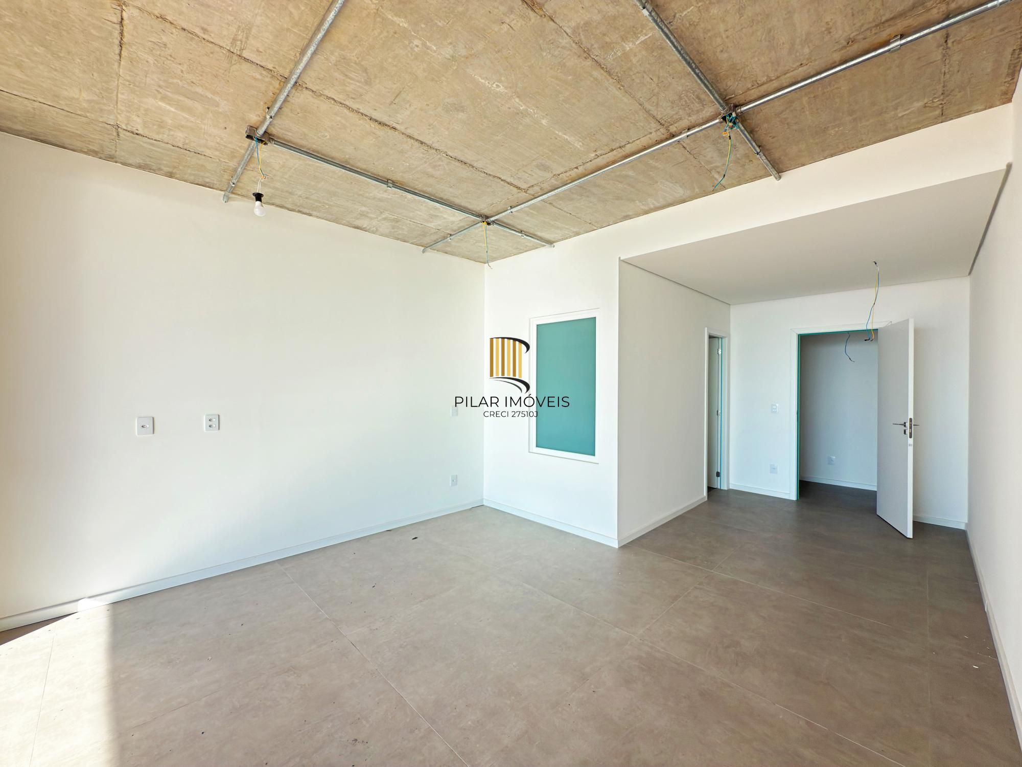 Belíssimo apartamento com 230,6m2, 3 suítes e 4 vagas de garagem. Projeto diferenciado e vista deslumbrante para o pôr do sol do Guaíba.