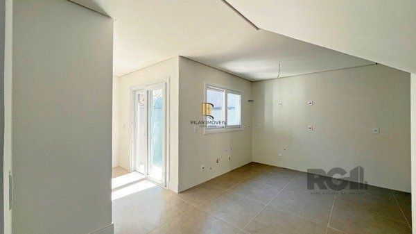 Casa em Porto Alegre, no bairro Jardim Isabel, com 3 dormitório(s), e 3 banheiro