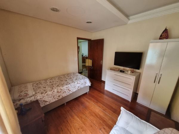 Sobrado em Porto Alegre, no bairro Ponta Grossa, com 4 dormitório(s), e 4 banhei