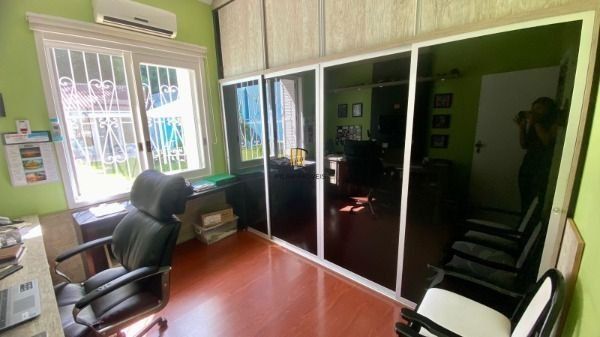 Casa em Porto Alegre, no bairro Vila Assunção, com 3 dormitório(s), e 3 banheiro