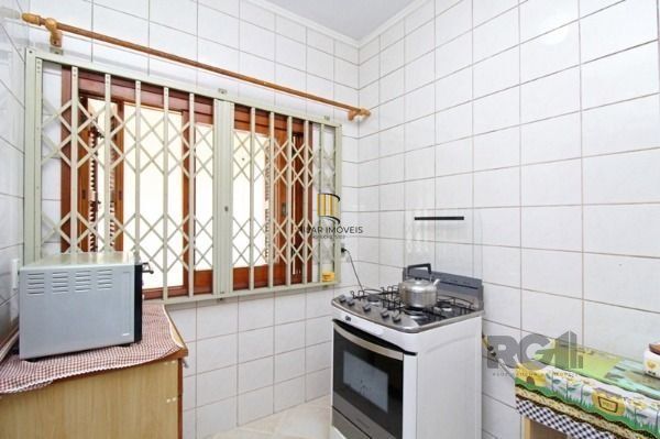 Casa em Porto Alegre, no bairro Tristeza, com 3 dormitório(s), e 3 banheiros, à 