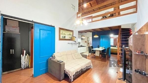 Casa em Porto Alegre, no bairro Hípica, com 2 dormitório(s), e 2 banheiros, à ve