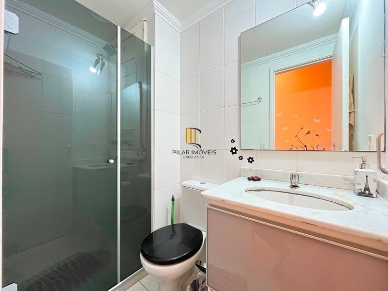 Apartamento 2 dormitórios, com suíte, churrasqueira, e vaga escriturada.