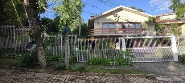 Casa em Porto Alegre, no bairro Jardim Isabel, com 5 dormitório(s), e 5 banheiro - Pilar Imóveis