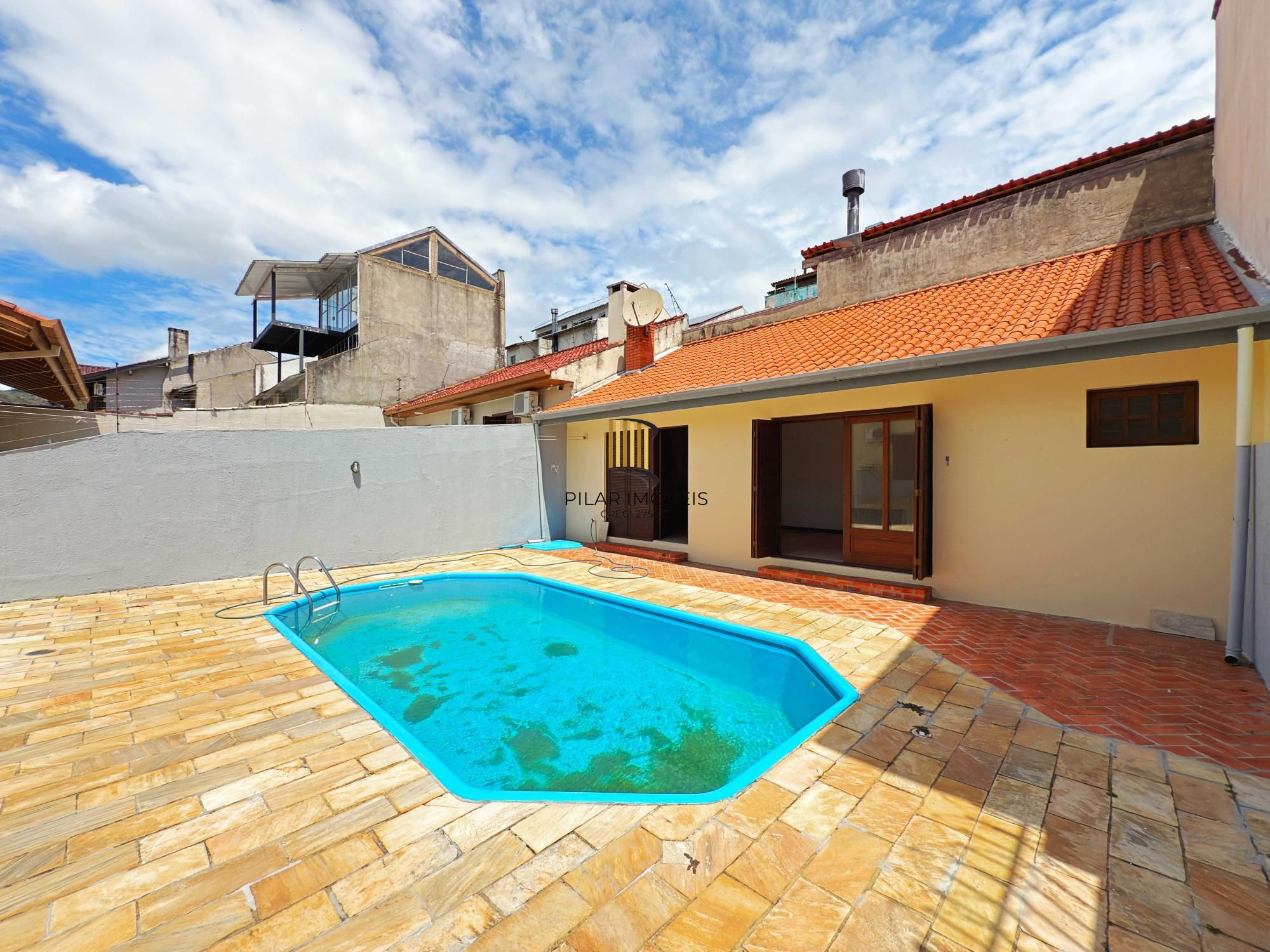 Casa 4 dormitórios no bairro Ipanema