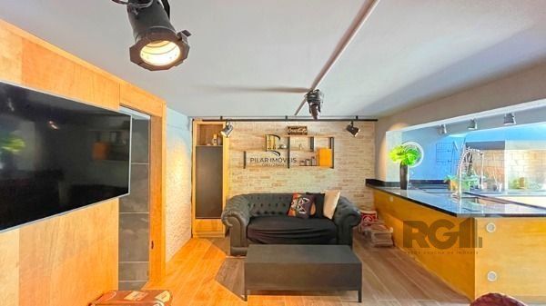 Casa em Porto Alegre, no bairro Aberta dos Morros, com 3 dormitório(s), e 3 banh