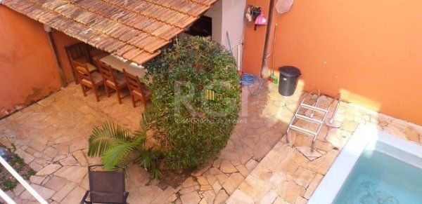Casa para Venda - 220m², 4 dormitórios, sendo 1 suites, 2 vagas - Tristeza