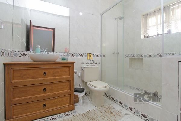 Casa em Porto Alegre, no bairro Floresta, com 3 dormitório(s), e 3 banheiros, à