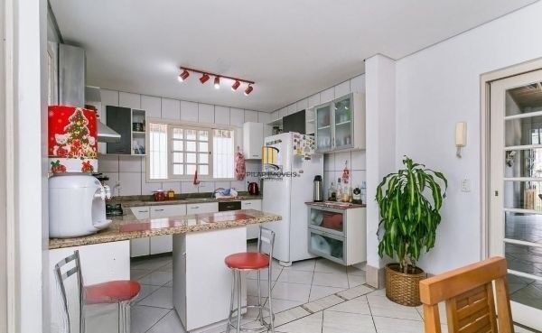 Ótima casa em rua tranquila.