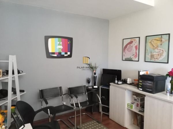 Casa para Venda - 228m², 4 dormitórios, sendo 2 suites, 3 vagas - Medianeira