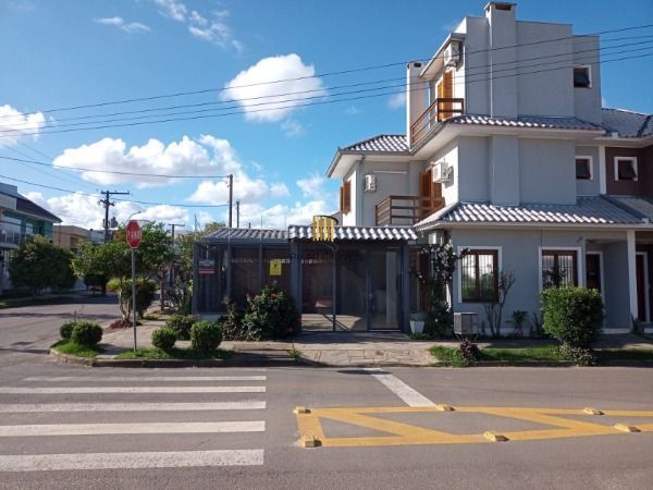 Casa para Venda - 181m², 3 dormitórios, sendo 3 suites, 2 vagas - Hípica